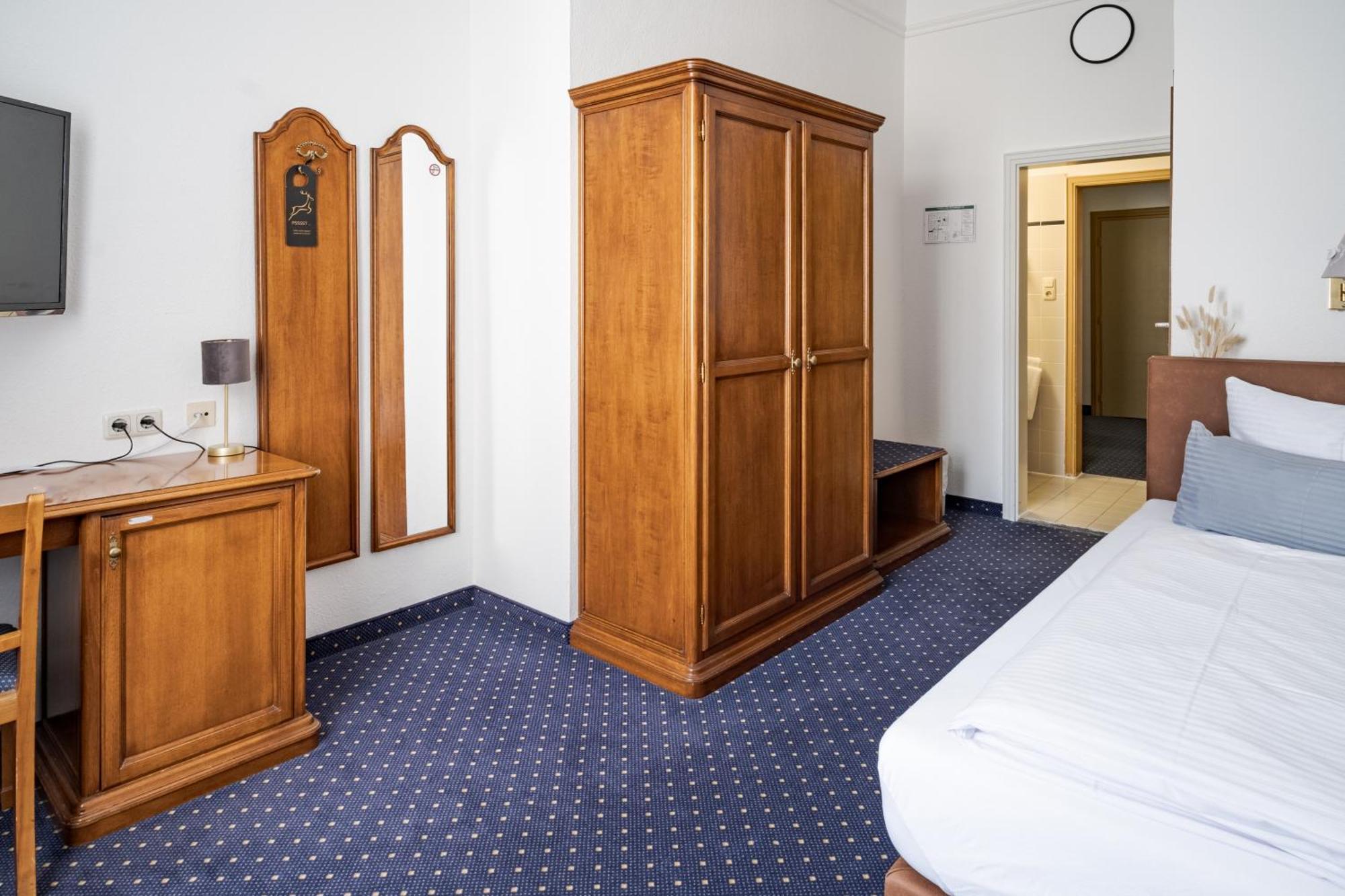Hotel Goldener Hirsch Kaufbeuren Quarto foto